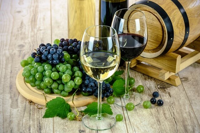 화이트 와인, 포도, 와인 숙성하는 나무통